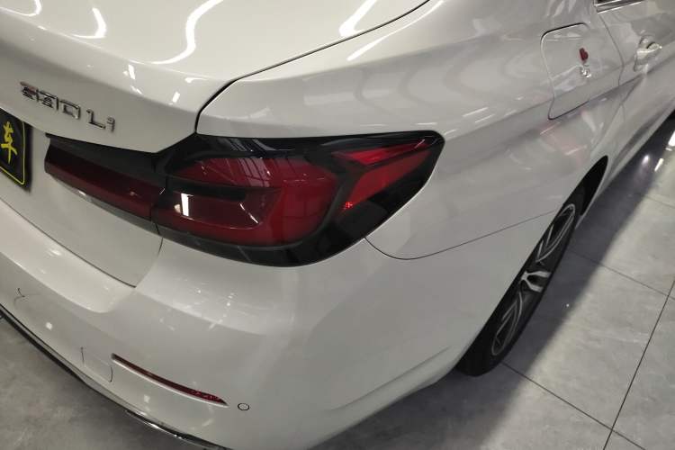 Used BMW 5 Series 2023 530Li Leading Edition Luxury Package Right Rear Taillight