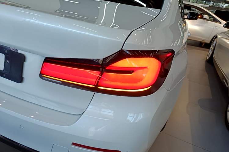 Used BMW 5 Series 2023 530Li Leading Edition Luxury Package Right Rear Taillight
