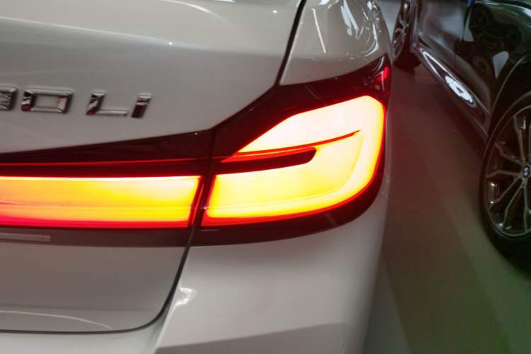 Used BMW 5 Series 2023 530Li Luxury Edition M Sport Package Right Rear Taillight