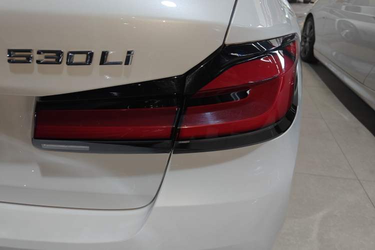 Used BMW 5 Series 2023 530Li Leading Edition Luxury Package Right Rear Taillight