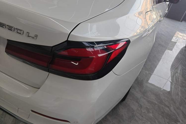 Used BMW 5 Series 2023 530Li Leading Edition Luxury Package Right Rear Taillight
