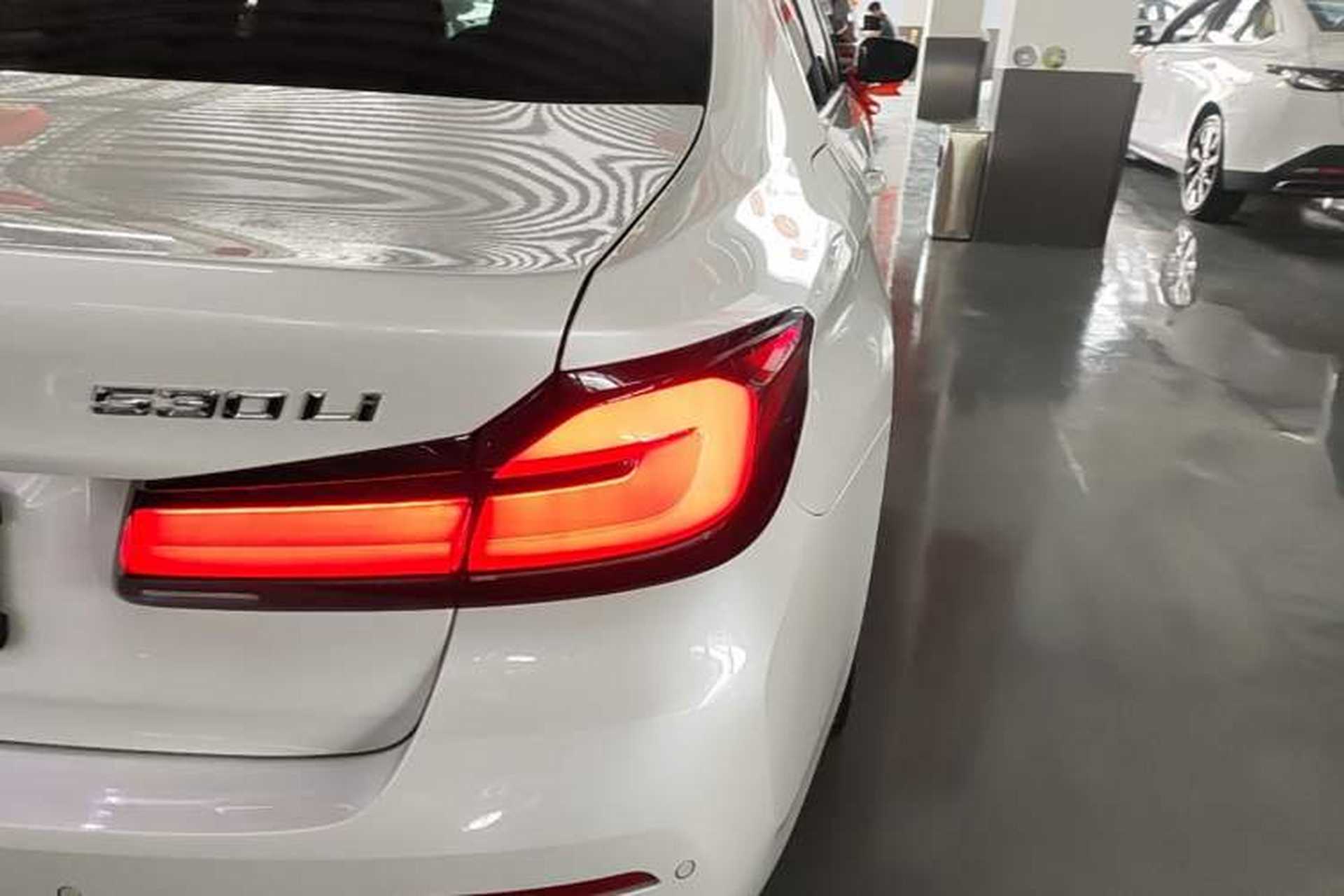 Used BMW 5 Series 2023 530Li Leading Edition Luxury Package Right Rear Taillight