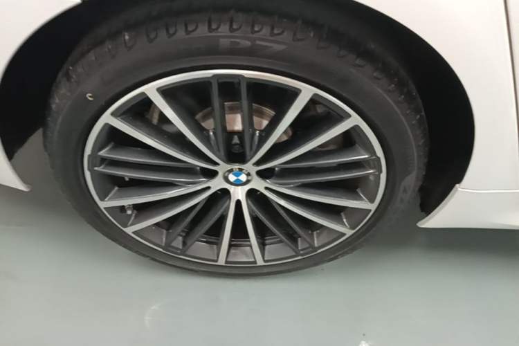 Used BMW 5 Series 2023 530Li Leading Model M Sport Package Right Rear Wheel Hub