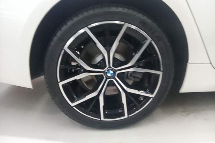 Used BMW 5 Series 2023 530Li Luxury Edition M Sport Package Right Rear Wheel Hub
