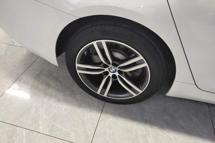 Used BMW 5 Series 2023 530Li Leading Edition Luxury Package Right Rear Wheel Hub