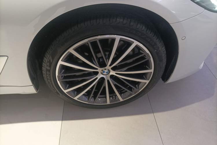 Used BMW 5 Series 2023 530Li Leading Model M Sport Package Right Rear Wheel Hub