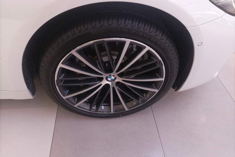 Used BMW 5 Series 2023 530Li Leading Model M Sport Package Right Rear Wheel Hub