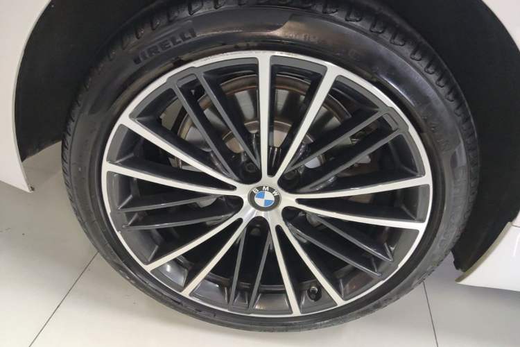 Used BMW 5 Series 2023 530Li Leading Model M Sport Package Right Rear Wheel Hub