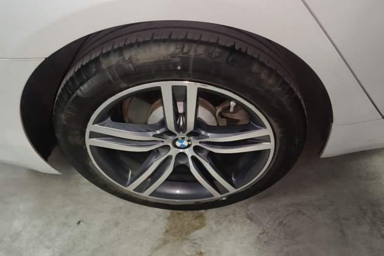 Used BMW 5 Series 2023 530Li Leading Edition Luxury Package Right Rear Wheel Hub