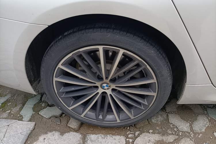 Used BMW 5 Series 2023 530Li Leading Model M Sport Package Right Rear Wheel Hub