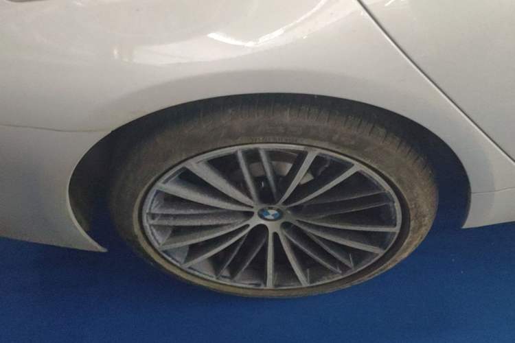 Used BMW 5 Series 2023 530Li Leading Model M Sport Package Right Rear Wheel Hub