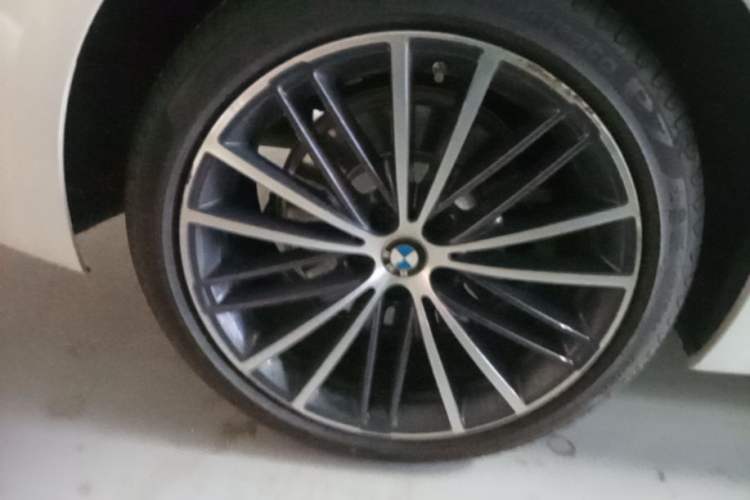 Used BMW 5 Series 2023 530Li Leading Model M Sport Package Right Rear Wheel Hub
