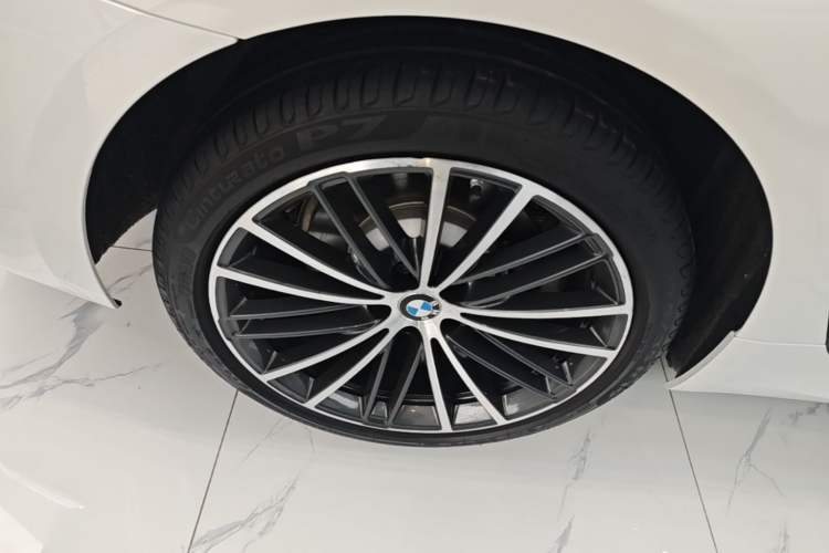 Used BMW 5 Series 2023 530Li Leading Model M Sport Package Right Rear Wheel Hub