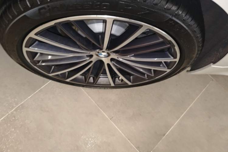 Used BMW 5 Series 2023 530Li Leading Model M Sport Package Right Rear Wheel Hub