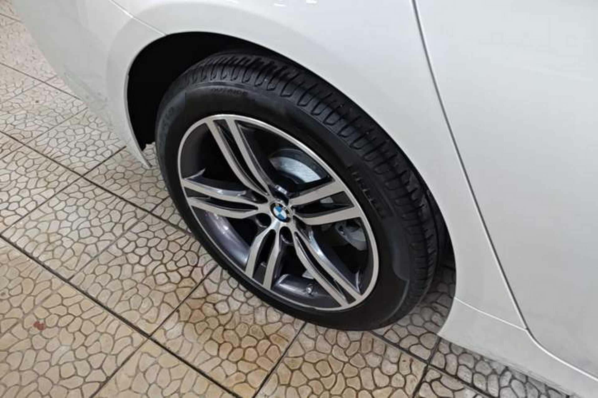 Used BMW 5 Series 2023 530Li Leading Edition Luxury Package Right Rear Wheel Hub