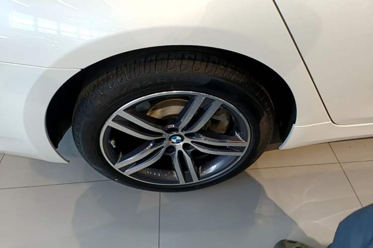 Used BMW 5 Series 2023 530Li Leading Edition Luxury Package Right Rear Wheel Hub