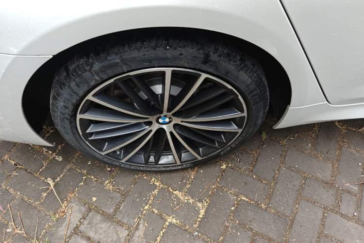 Used BMW 5 Series 2023 530Li Leading Model M Sport Package Right Rear Wheel Hub