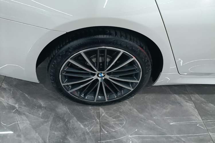 Used BMW 5 Series 2023 Restyled 530Li Leading Edition M Sport Package Right Rear Wheel Hub