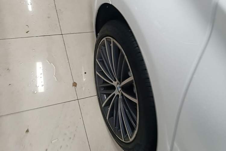 Used BMW 5 Series 2023 530Li Leading Model M Sport Package Right Rear Wheel Hub