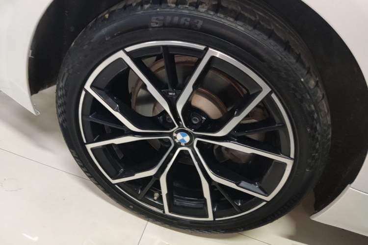 Used BMW 5 Series 2023 530Li Luxury Edition M Sport Package Right Rear Wheel Hub