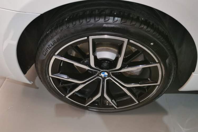 Used BMW 5 Series 2023 530Li Luxury Edition M Sport Package Right Rear Wheel Hub