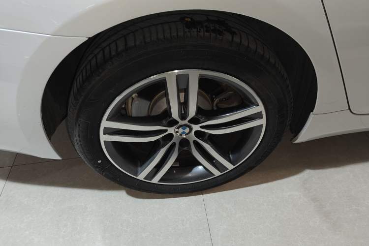 Used BMW 5 Series 2023 530Li Leading Edition Luxury Package Right Rear Wheel Hub