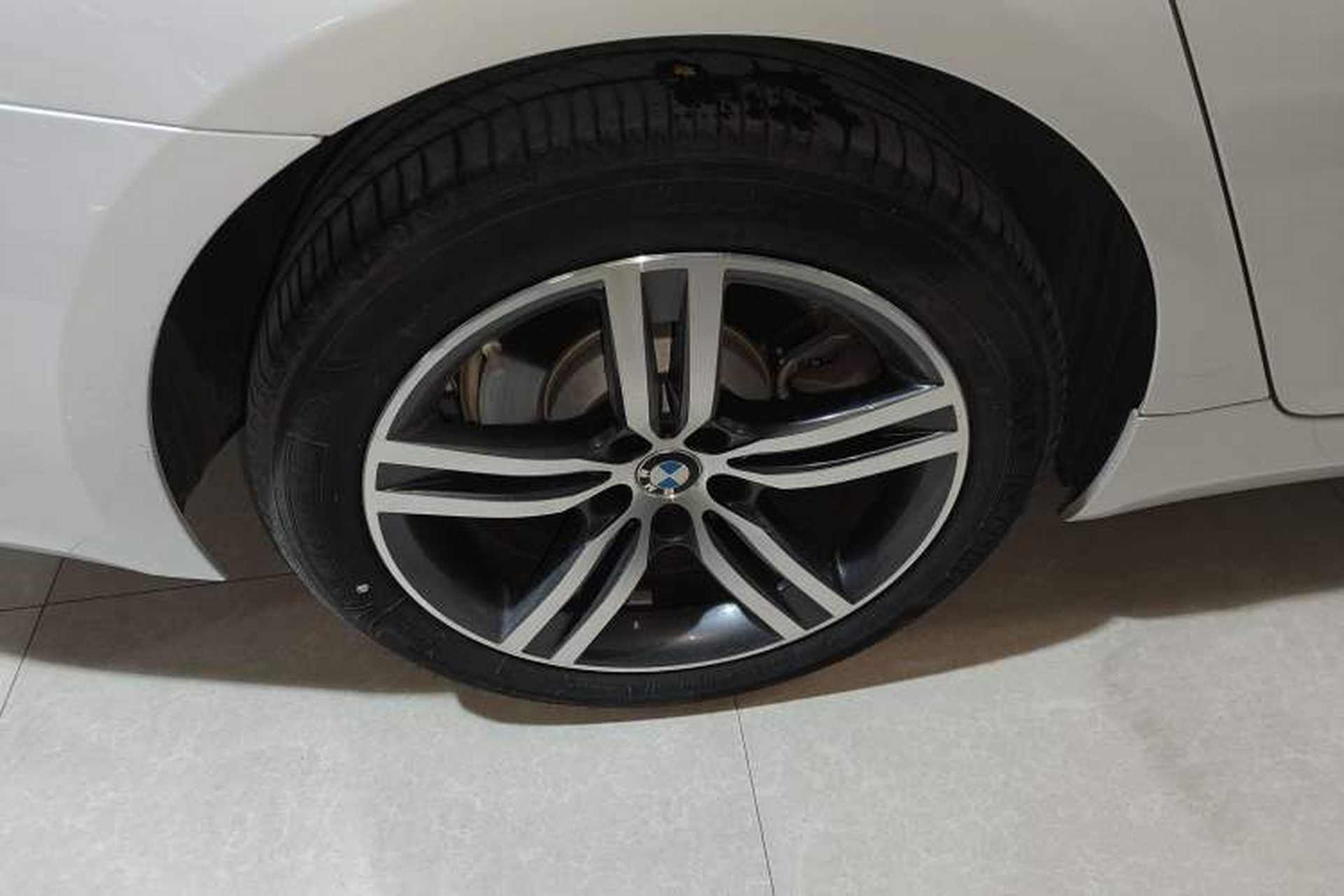 Used BMW 5 Series 2023 530Li Leading Edition Luxury Package Right Rear Wheel Hub
