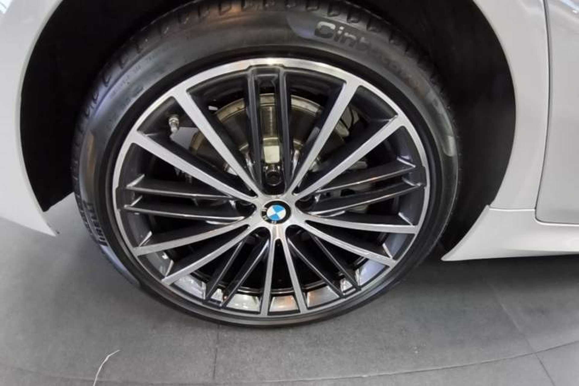 Used BMW 5 Series 2023 Restyled 530Li Leading Edition M Sport Package Right Rear Wheel Hub