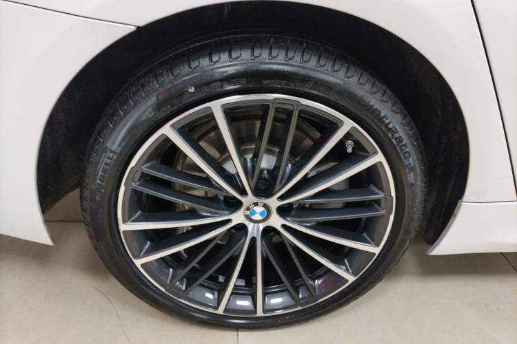 Used BMW 5 Series 2023 530Li Leading Model M Sport Package Right Rear Wheel Hub