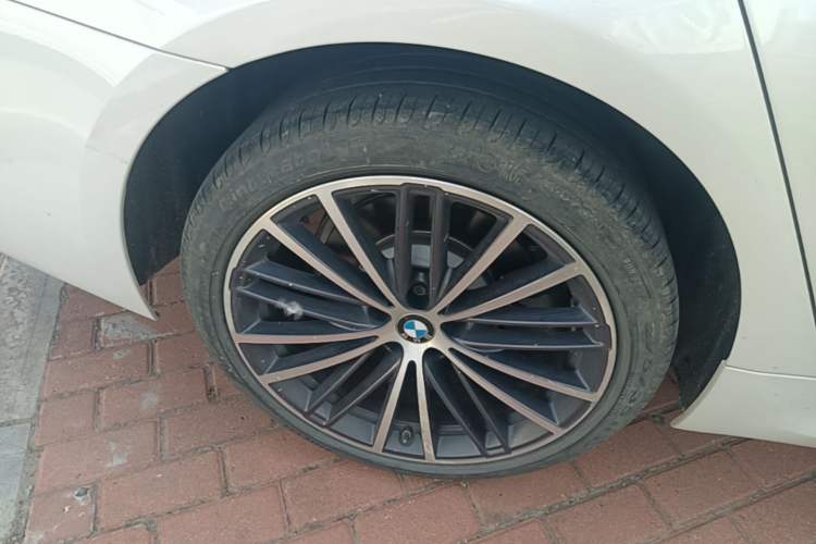 Used BMW 5 Series 2023 530Li Leading Model M Sport Package Right Rear Wheel Hub