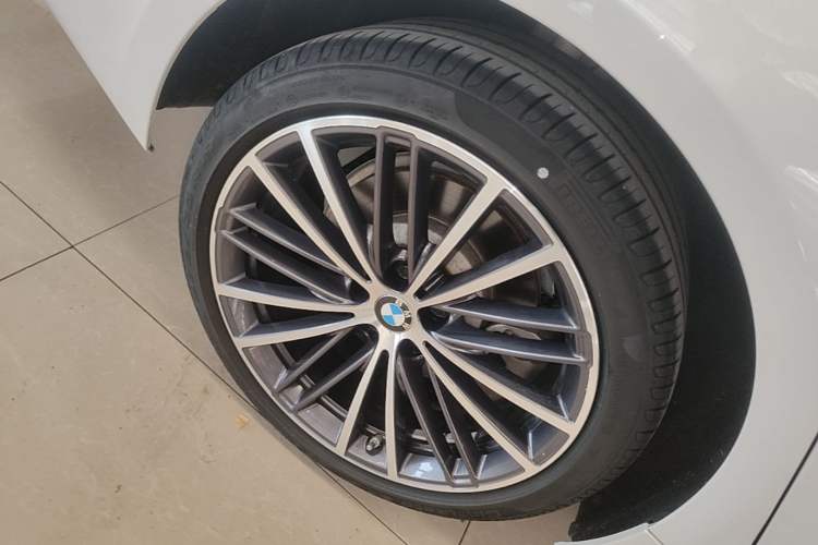 Used BMW 5 Series 2023 530Li xDrive M Sport Package Right Rear Wheel Hub