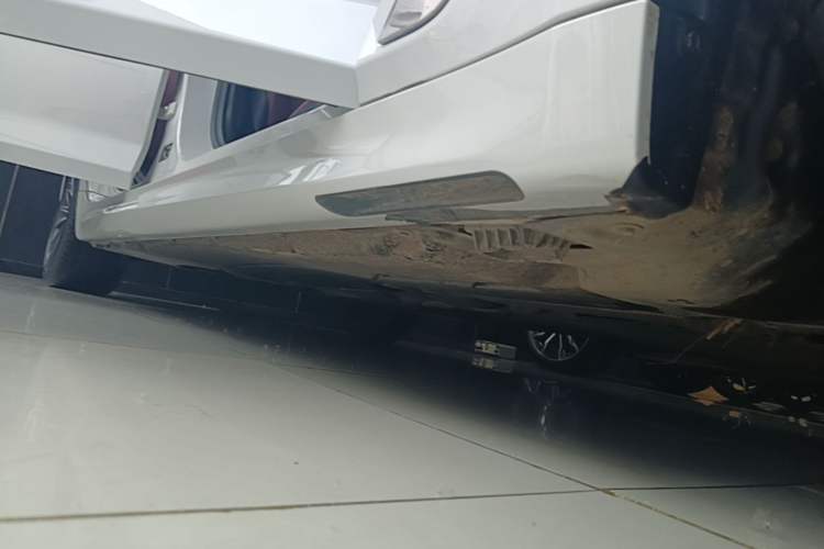 Used BMW 5 Series 2023 530Li Leading Model M Sport Package Right Side Sill