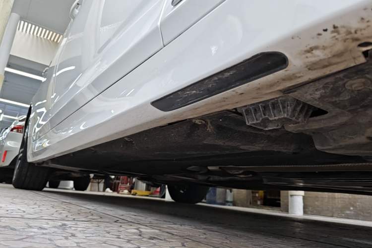 Used BMW 5 Series 2023 530Li Leading Edition Luxury Package Right Side Sill