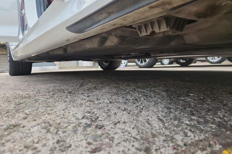Used BMW 5 Series 2023 Restyled 530Li Leading Edition M Sport Package Right Side Sill