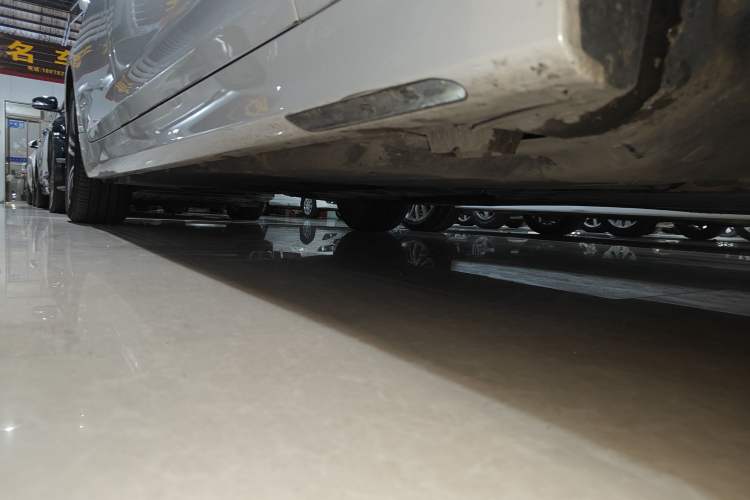 Used BMW 5 Series 2023 530Li Leading Edition Luxury Package Right Side Sill