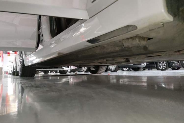 Used BMW 5 Series 2023 530Li Leading Edition Luxury Package Right Side Sill