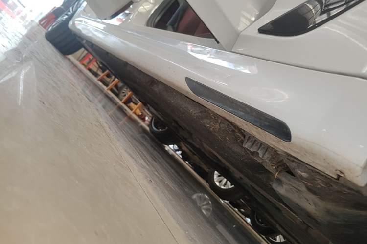 Used BMW 5 Series 2023 530Li xDrive M Sport Package Right Side Sill