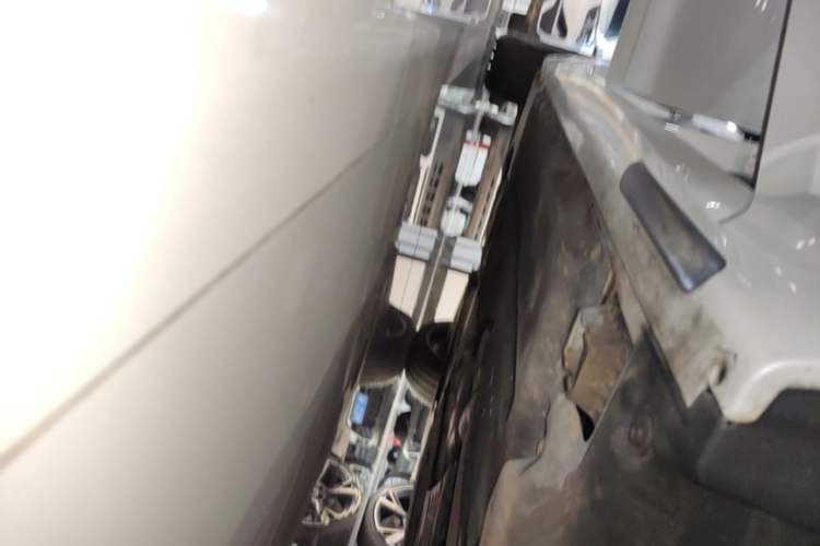 Used BMW 5 Series 2023 530Li Leading Model M Sport Package Right Side Sill