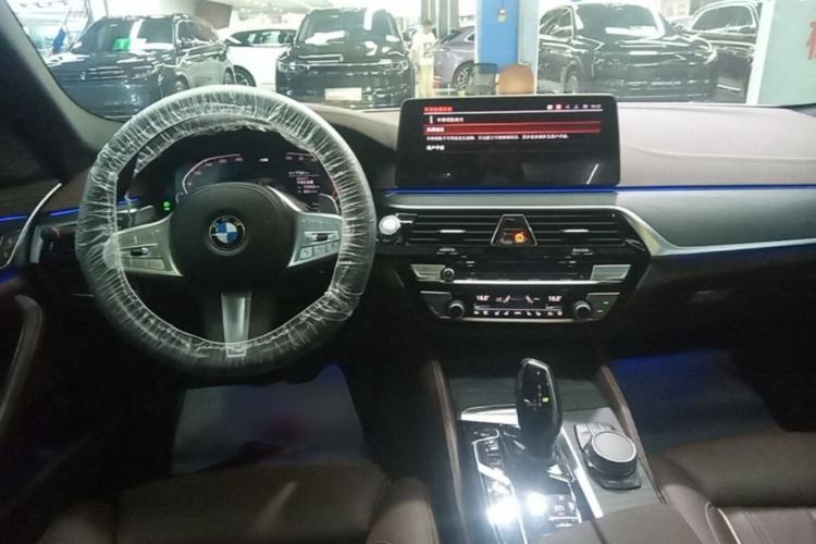 Used BMW 5 Series 2023 530Li Luxury Edition M Sport Package Steering Wheel