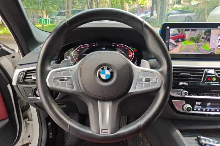 Used BMW 5 Series 2023 530Li Luxury Edition M Sport Package Steering Wheel