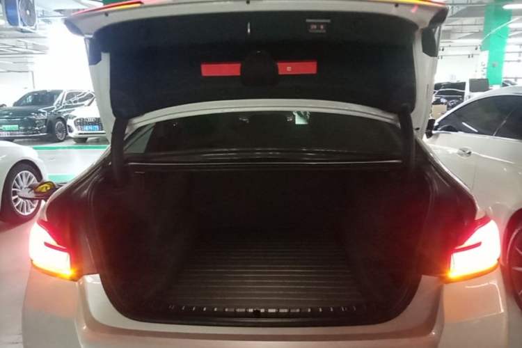 Used BMW 5 Series 2023 530Li Leading Model M Sport Package Trunk