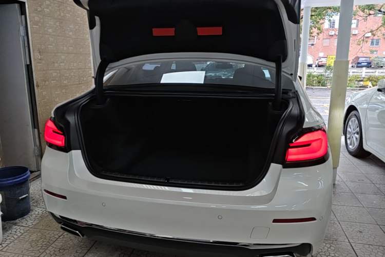 Used BMW 5 Series 2023 530Li Leading Edition Luxury Package Trunk