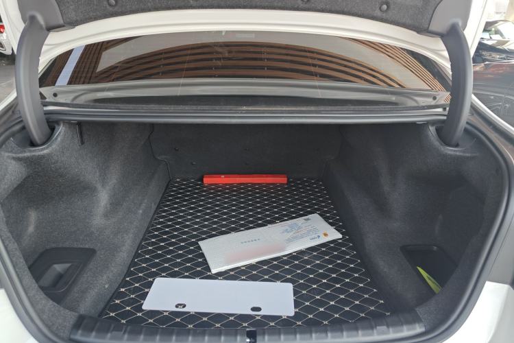 Used BMW 5 Series 2023 Restyled 530Li Leading Edition M Sport Package Trunk