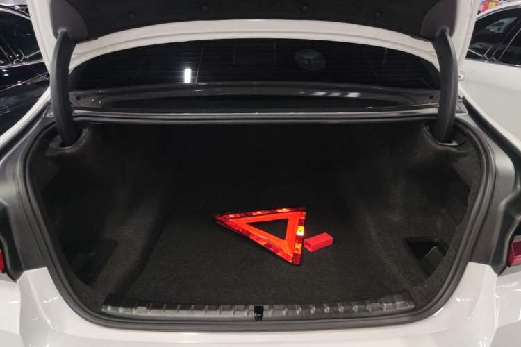 Used BMW 5 Series 2023 530Li Luxury Edition M Sport Package Trunk