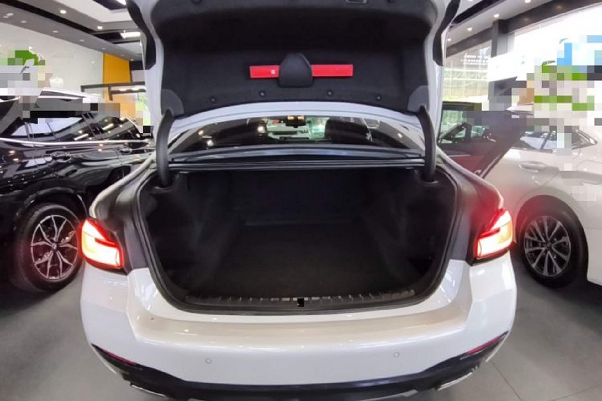 Used BMW 5 Series 2023 Restyled 530Li Leading Edition M Sport Package Trunk