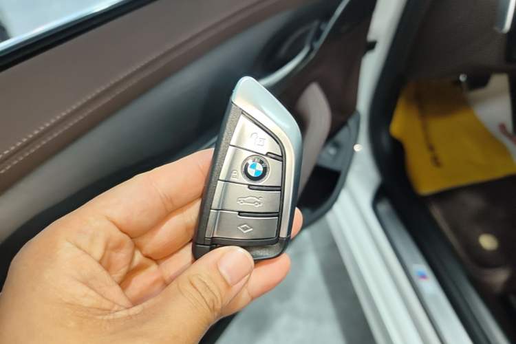 Used BMW 5 Series 2023 Restyled 530Li Leading Edition M Sport Package Vehicle Key