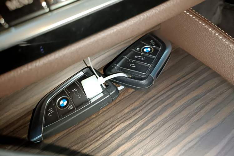 Used BMW 5 Series 2023 530Li Leading Edition Luxury Package Vehicle Key