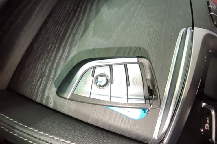 Used BMW 5 Series 2023 Restyled 530Li Leading Edition M Sport Package Vehicle Key
