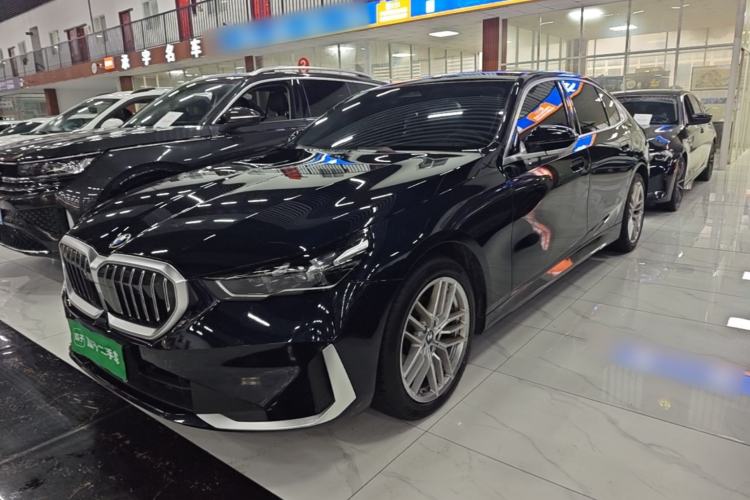 BMW 5 Series 2024 525Li Luxury Package