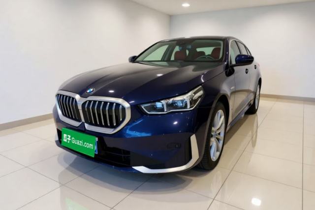 Ojetý BMW 5 Series 2024 525Li Luxury Package